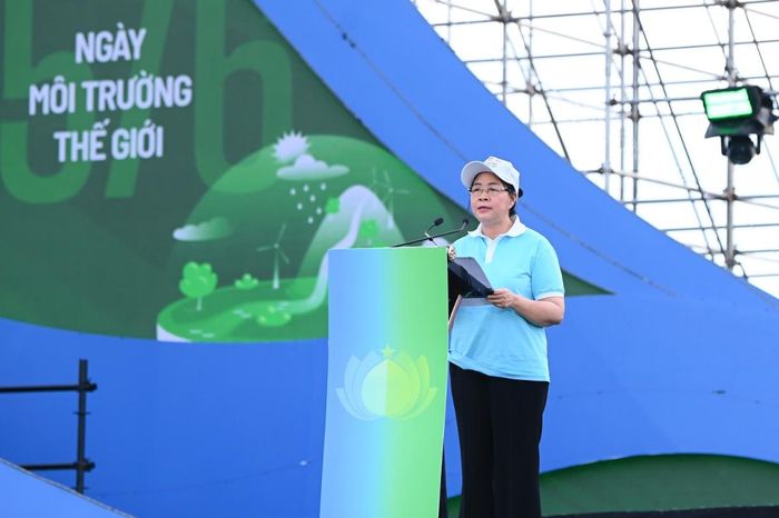 Bà Bùi Thị Minh Hoài, Ủy viên Bộ Chính trị, Bí thư Trung ương Đảng, Chủ tịch Ủy ban Trung ương Mặt trận Tổ quốc Việt Nam phát biểu tại Lễ phát động.