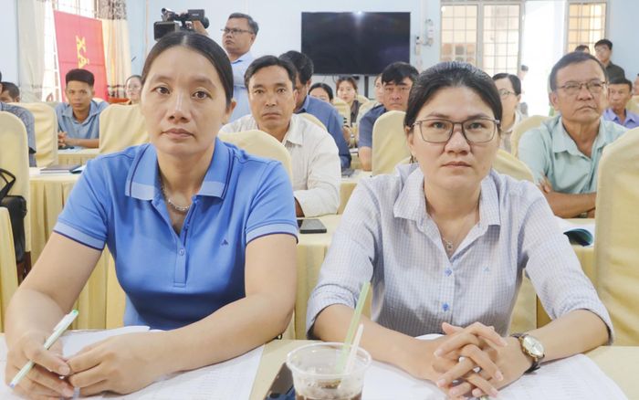 Các đại biểu tham dự hội nghị tập huấn tại xã Sơn Kiên.