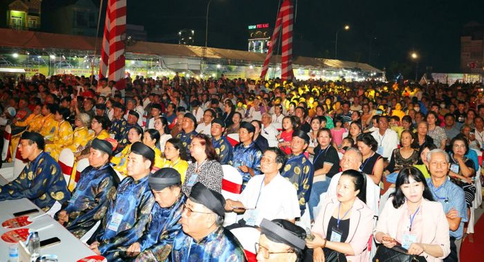 Các đại biểu Trung ương, tỉnh An Giang và đông đảo người dân tham dự Lễ khai hội Lễ hội Vía Bà Chúa Xứ núi Sam năm 2026.
