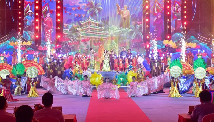 Chương trình sân khấu hóa chào mừng lễ hội.