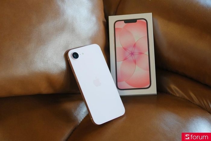 iPhone có thể chia sẻ kết nối di động với MacBook Neo dễ dàng