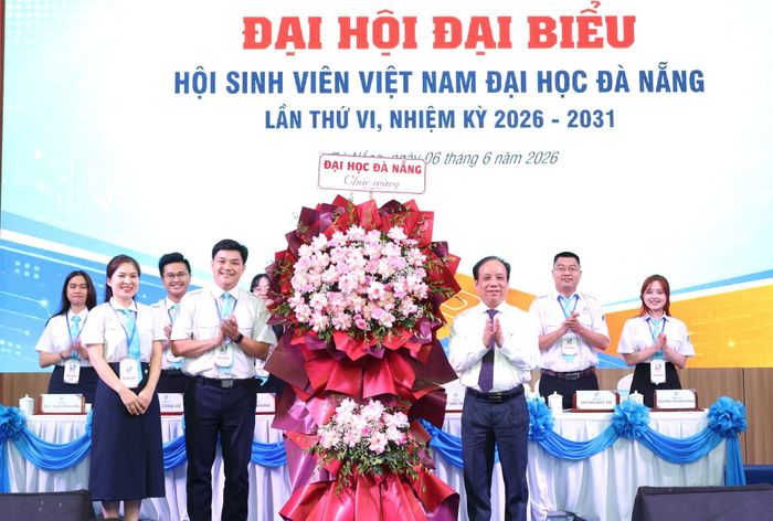 Anh Đỗ Lê Hưng Toàn (thứ hai, trái sang) tại đại hội. Ảnh: NGỌC HÀ