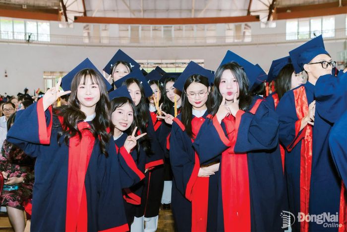 Học sinh Trường THPT chuyên Lương Thế Vinh (phường Tam Hiệp) tự tin cho hành trình mới của tuổi 18.