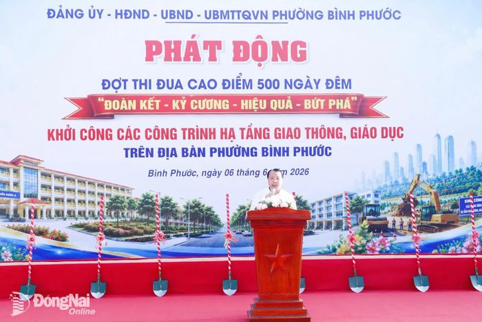 Chủ tịch UBND phường Bình Phước Ngô Hồng Khang phát động đợt thi đua cao điểm 500 ngày đêm “Đoàn kết - Kỷ cương - Hiệu quả - Bứt phá” trên địa bàn phường Bình Phước. Ảnh: Nhã Trâm