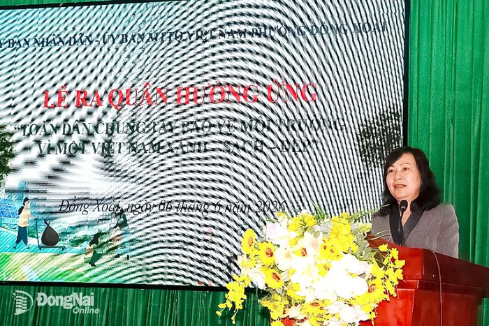 Phó Bí thư Thành ủy, Chủ tịch Ủy ban MTTQ Việt Nam thành phố Huỳnh Thị Hằng phát biểu chỉ đạo tại lễ phát động. Ảnh: Quang Minh