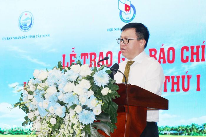 Ủy viên Trung ương Đảng, Phó Trưởng ban Tuyên giáo và Dân vận Trung ương, Chủ tịch Hội Nhà báo Việt Nam, Tổng Biên tập Báo Nhân dân Lê Quốc Minh phát biểu tại buổi lễ. Ảnh: Hải Quân