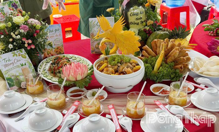Các món ăn được trình bày hấp dẫn, bắt mắt.