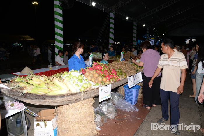 Trái cây đặc sản của Đồng Tháp quy tụ tại Không gian trưng bày.