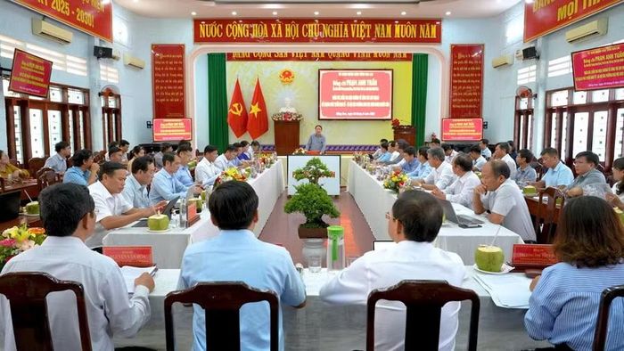Quang cảnh buổi làm việc. Ảnh: Dũng Nhân