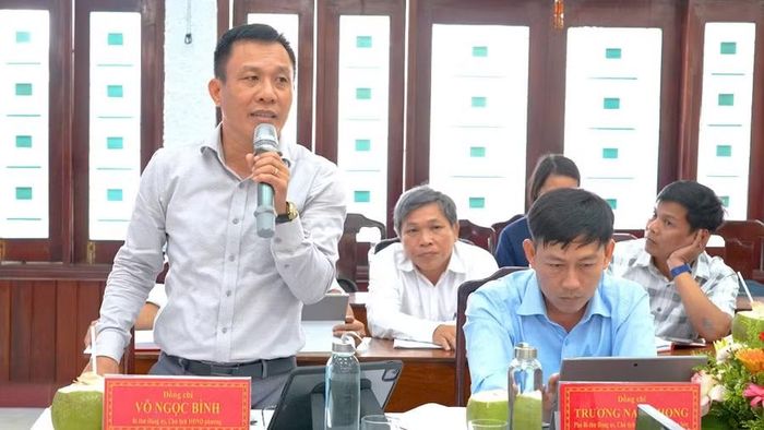 Bí thư Đảng ủy - Chủ tịch HĐND phường Bồng Sơn Võ Ngọc Bình kiến nghị tỉnh quan tâm đầu tư hạ tầng phục vụ phát triển khu đô thị TOD. Ảnh: Dũng Nhân