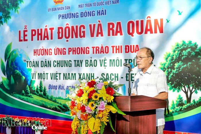 Người dân Tổ dân phố 15, phường Đông Hải phát biểu hưởng ứng, cam kết tích cực tham gia các hoạt động bảo vệ môi trường, xây dựng nếp sống văn minh.