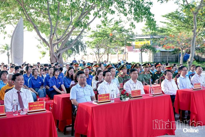 Quang cảnh lễ phát động.