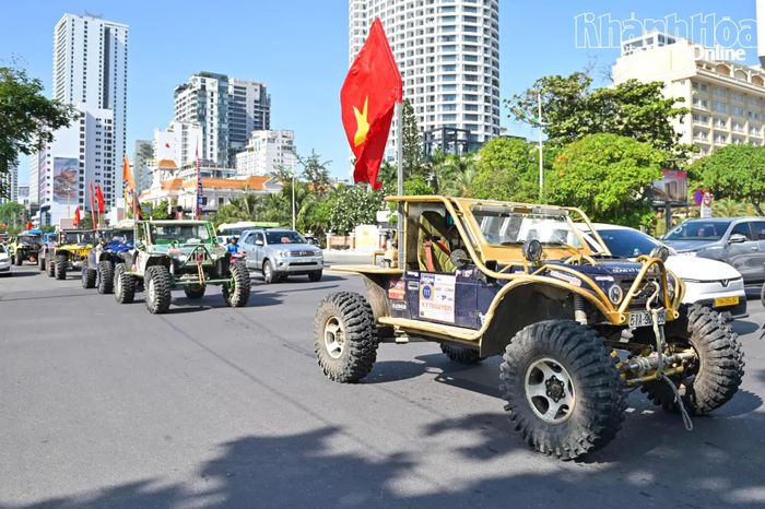Các xe thi hạng chuyên nghiệp, nâng cấp tham gia diễu hành.
