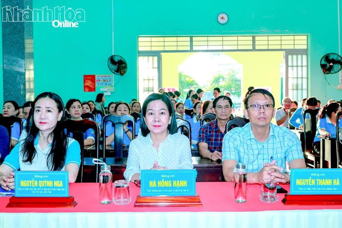 Đồng chí Nguyễn Thanh Hà và các đại biểu dự lễ phát động.