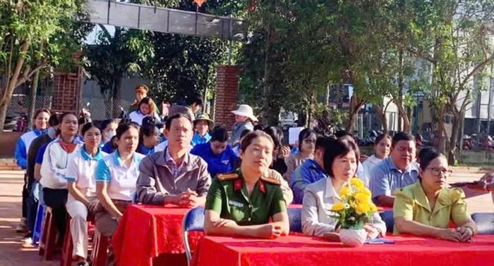 Các đại biểu tham dự lễ phát động. 