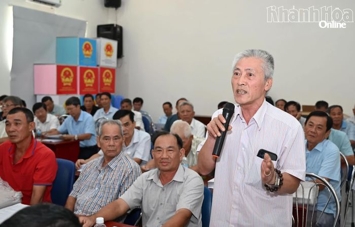 Đại biểu phát biểu ý kiến.