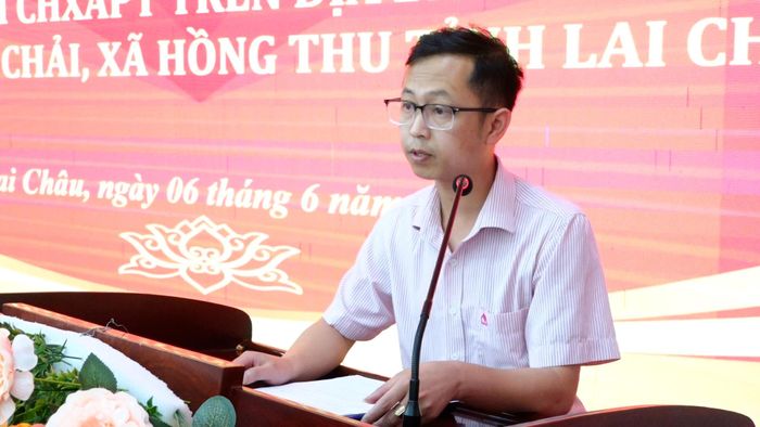 Đại diện Phòng Giao dịch Ngân hàng Chính sách xã hội Sìn Hồ quán triệt nội dung về tín dụng đối với người chấp hành xong án phạt tù.