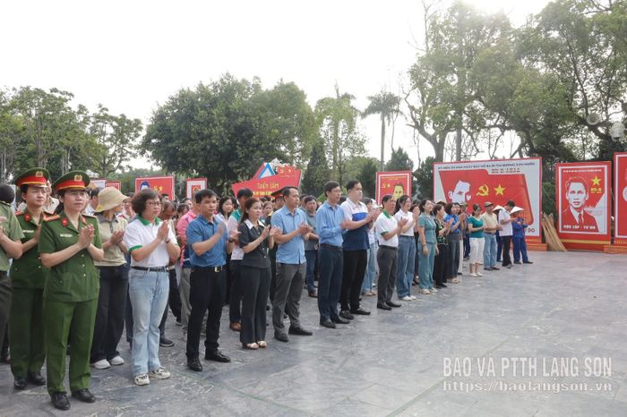 Các đại biểu tham dự buổi lễ phát động