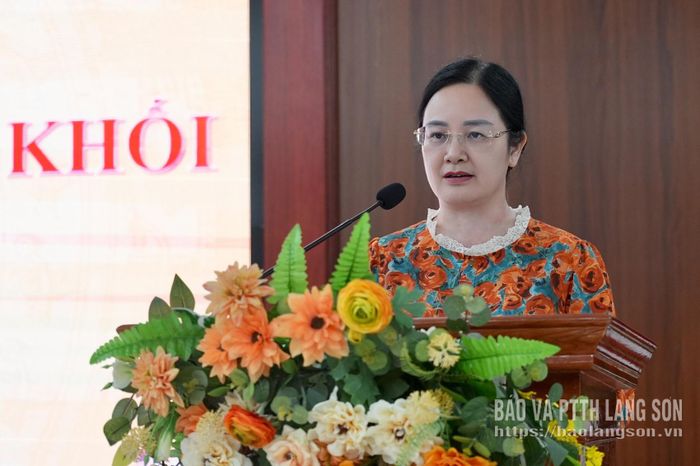 Lãnh đạo Sở Giáo dục và Đào tạo phát biểu tại hội nghị