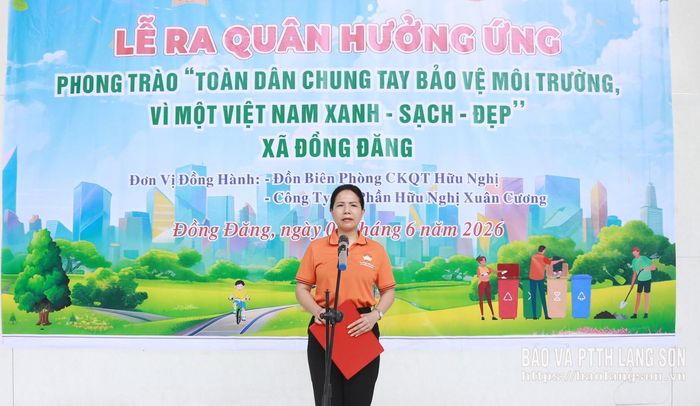 Lãnh đạo Ủy ban MTTQ Việt Nam xã Đồng Đăng phát biểu tại lễ ra quân