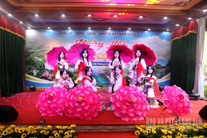 Tiết mục văn nghệ chào mừng ngày hội