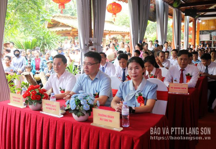 Các đại biểu dự khai mạc ngày hội