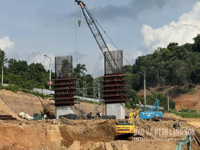Nhà thầu đang triển khai thi công cầu, nền đường tại mốc 1088/2 – 1089