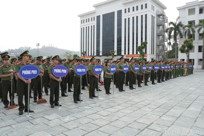 Quang cảnh lễ ra quân.