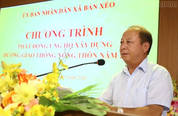 Đồng chí Sùng A Lềnh - Phó Trưởng đoàn chuyên trách Đoàn đại biểu Quốc hội tỉnh Lào Cai phát biểu tại chương trình.