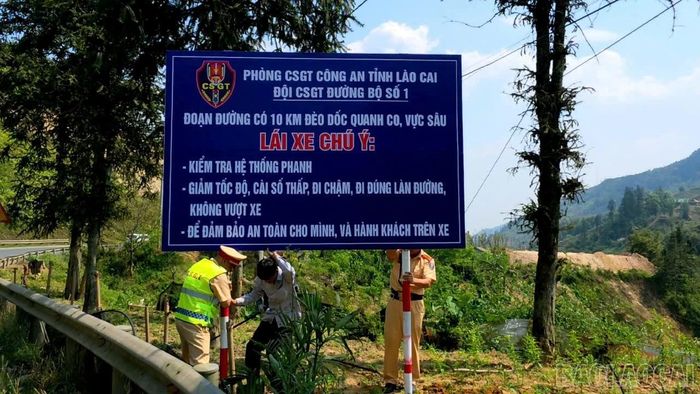 Cảnh sát giao thông tỉnh Lào Cai đã cắm biển cảnh báo tại một số đèo có nguy cao về tai nạn giao thông.