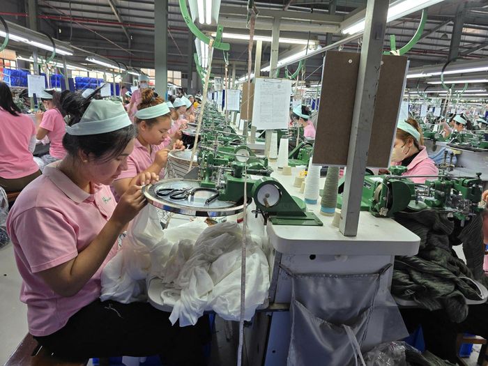 Sản xuất may mặc ở KCN Lộc Sơn