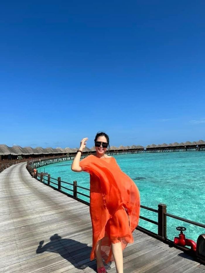 Từ một người phụ nữ tảo tần bán từng thanh mía ghim ở chợ Bến Thành năm xưa, bà Cúc giờ là một quý bà sang trọng, viên mãn.