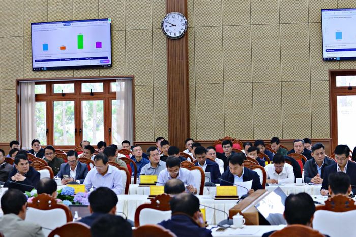 Lãnh đạo các sở, ngành, địa phương tham dự hội nghị