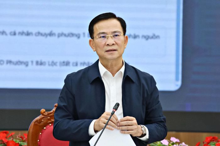 Ủy viên Ban Chấp hành Trung ương Đảng, Phó Bí thư Tỉnh ủy, Chủ tịch UBND tỉnh Hồ Văn Mười yêu cầu các địa phương, đơn vị quyết tâm vào cuộc giải ngân vốn đầu tư công