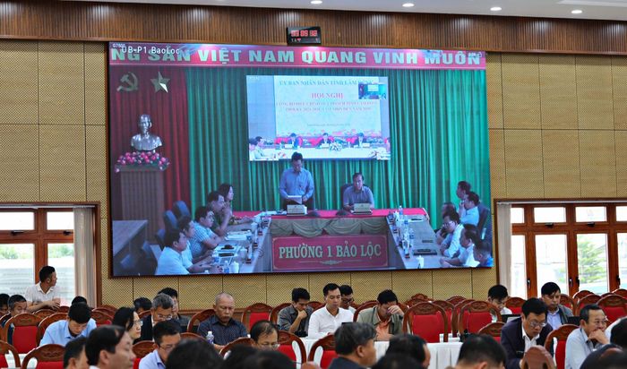 Đại diện lãnh đạo Phường 1 Bảo Lộc phát biểu trực tuyến tại hội nghị