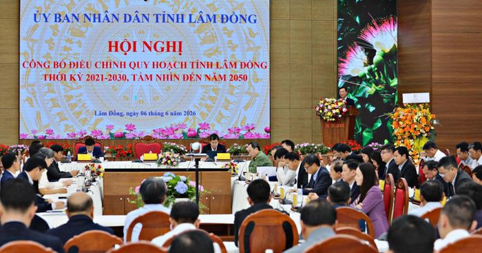 Đại diện các sở, ngành, địa phương, đơn vị tư vấn, nhà đầu tư tham dự hội nghị