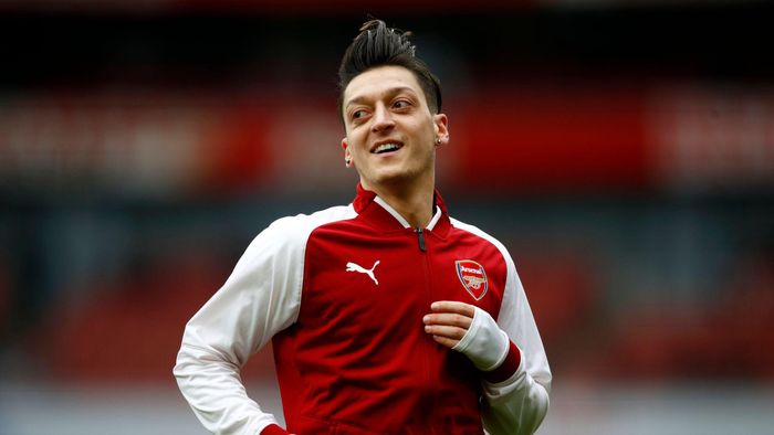 Ozil nghệ sĩ với những đường chuyền nghệ thuật.