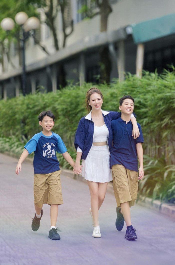 MC Đan Lê chọn cách giải thích, đồng hành để con không phụ thuộc vào thiết bị điện tử.