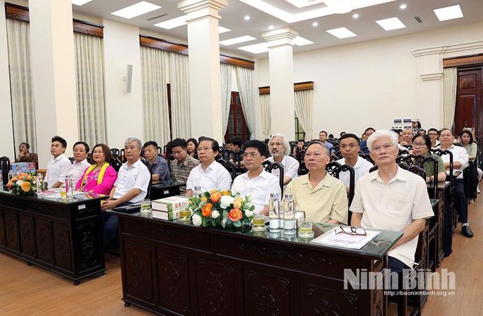 Các đại biểu dự Lễ ra mắt cuốn sách “Nam Định nhân vật chí”.