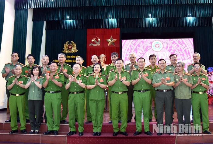 Ban Chấp hành Hội Cựu CAND phường Nam Định nhiệm kỳ 2026-2030 ra mắt Đại hội.