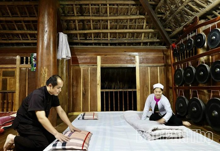 Không gian lưu trú trong những nếp nhà sàn Mường cổ là một trong những trải nghiệm yêu thích của nhiều du khách khi đến điểm du lịch cộng đồng bản Mỗ - xã Thung Nai.
