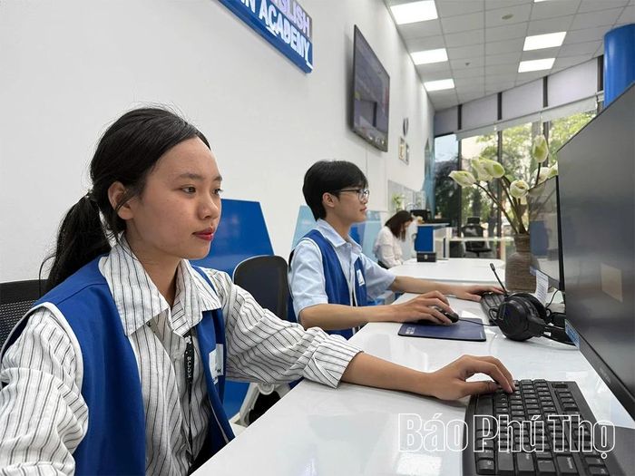 Trung tâm Tiếng Anh Dolphin chú trọng công tác quản lý, xây dựng môi trường học tập hiện đại, đáp ứng nhu cầu học ngoại ngữ của học viên.