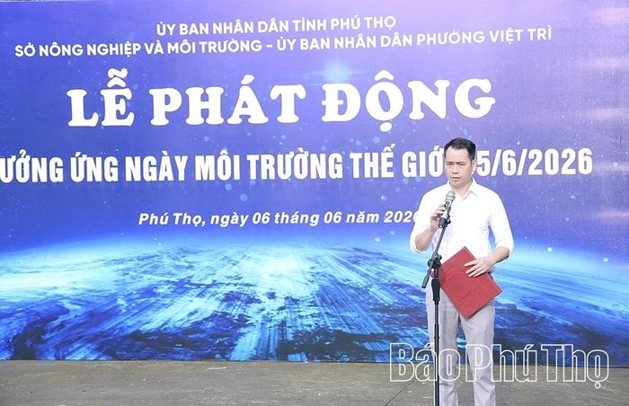 Đồng chí Nguyễn Văn Linh - Chi cục trưởng Chi cục bảo vệ môi trường và biến đổi khí hậu đại diện Sở Nông nghiệp và Môi trường phát động lễ phát động ra quân.