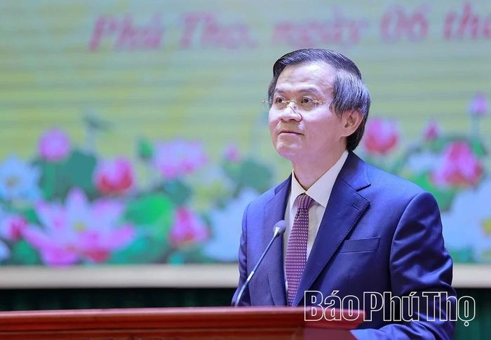 Đồng chí Giám đốc Học viện Chính trị Quốc gia Hồ Chí Minh Đoàn Minh Huấn phát biểu tại buổi lễ.