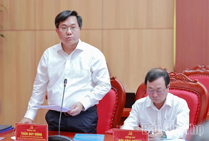 Đồng chí Chủ tịch UBND tỉnh Trần Duy Đông báo cáo tóm tắt phương án phát triển kinh tế hai con số tỉnh Phú Thọ giai đoạn 2026-2030.