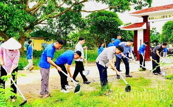 Cán bộ, đảng viên cùng các đoàn thể, nhân dân xã Võ Miếu đồng loạt ra quân, chung tay làm sạch môi trường sống tại các điểm trường học, khu dân cư trên địa bàn.