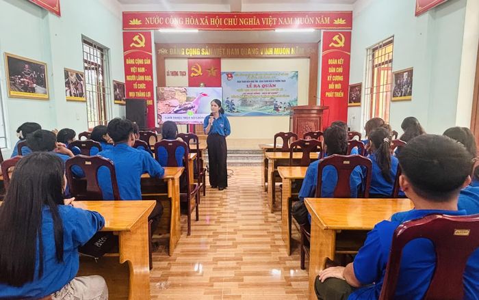 Tuyên truyền pháp luật, hướng dẫn thanh niên phát triển chăn nuôi, nâng cao thu nhập - Ảnh: K.H