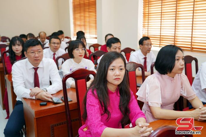 Các học viên dự khai giảng.
