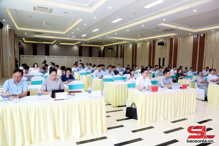 Các đại biểu dự hội nghị.