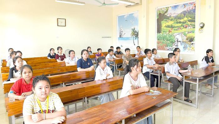 Các thí sinh tham dự kỳ kiểm tra đánh giá năng lực vào lớp 6 Trường THCS Lê Quý Đôn.